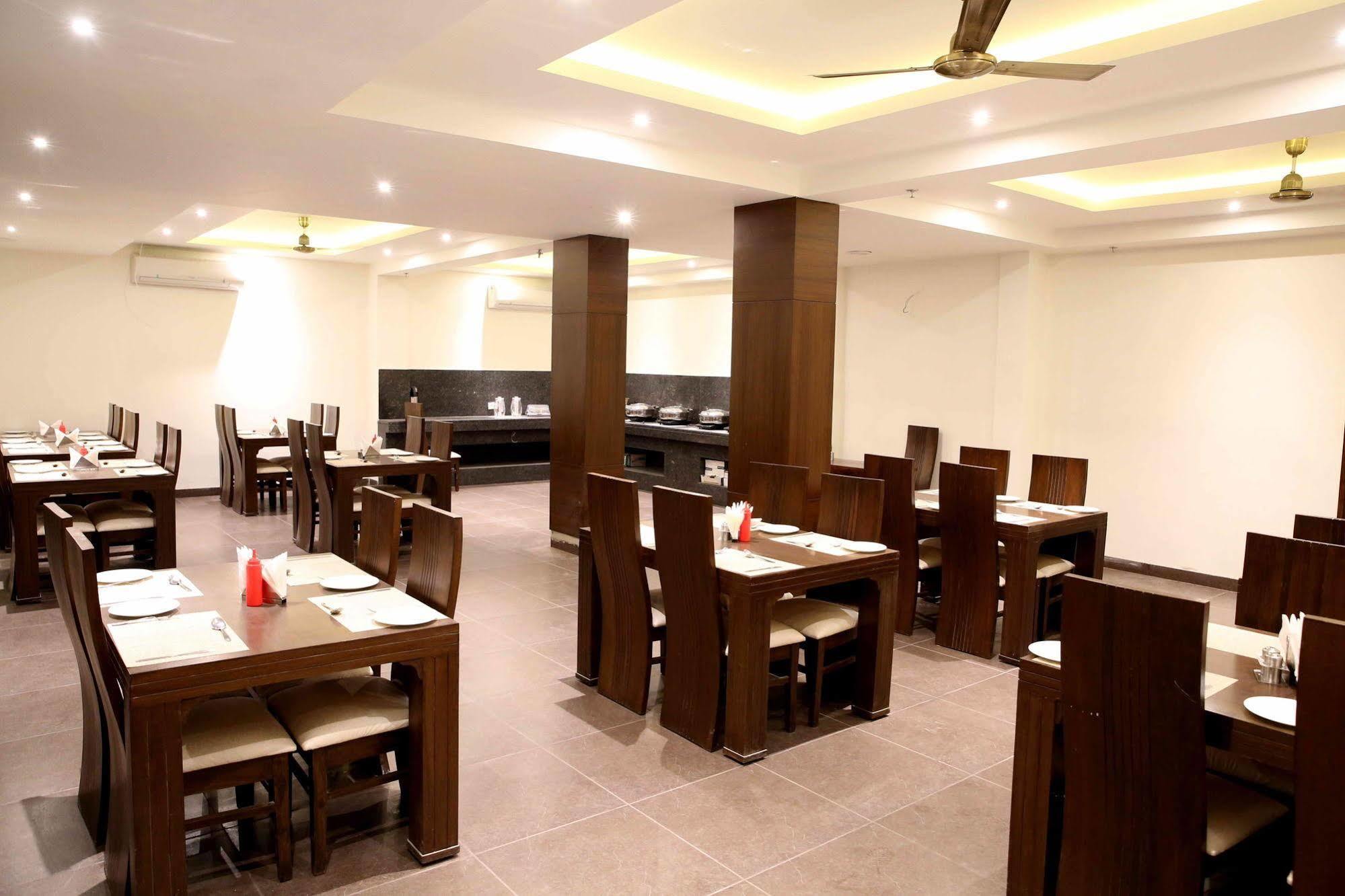 The Raj Vilas Agra  Exterior photo