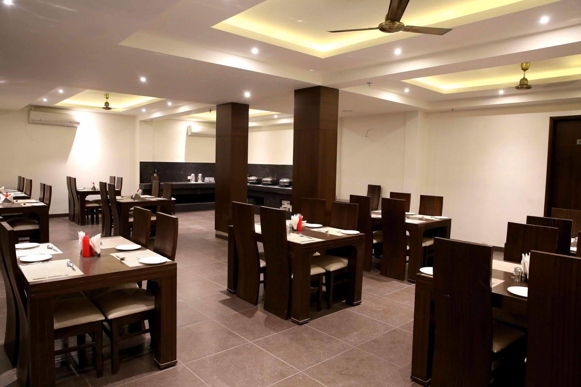 The Raj Vilas Agra  Exterior photo