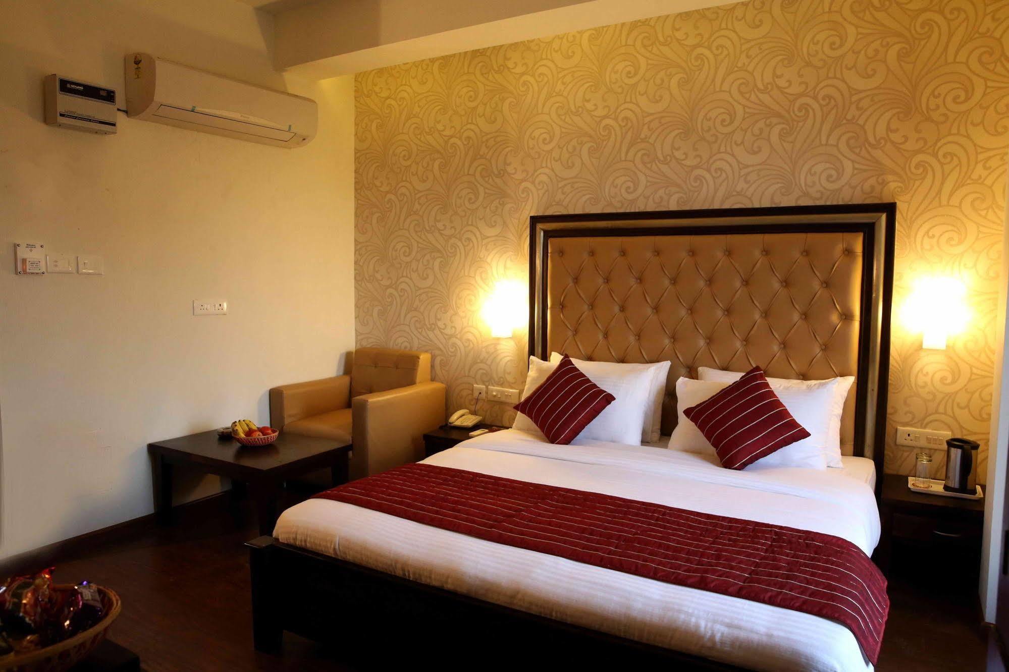 The Raj Vilas Agra  Exterior photo
