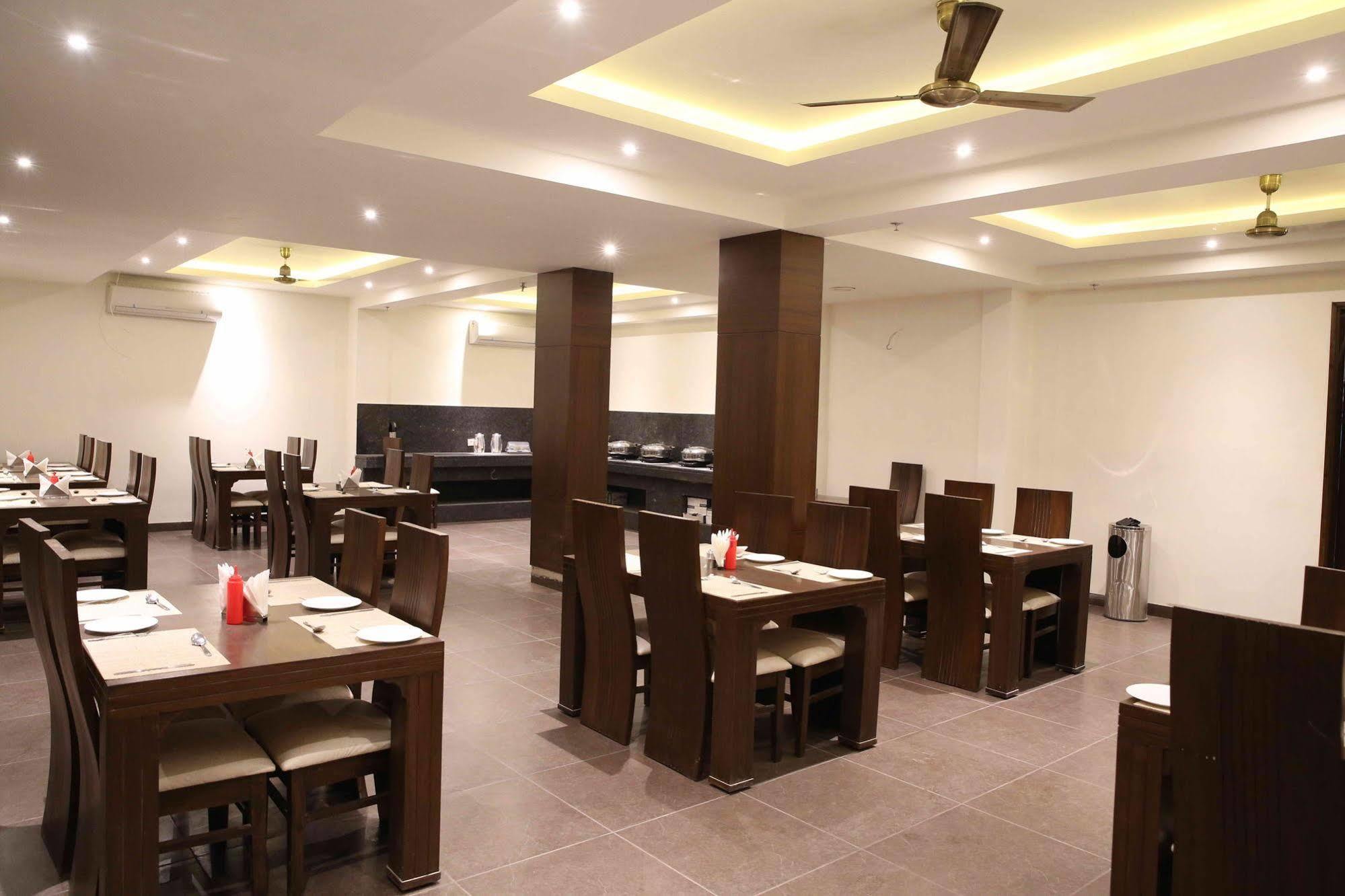 The Raj Vilas Agra  Exterior photo