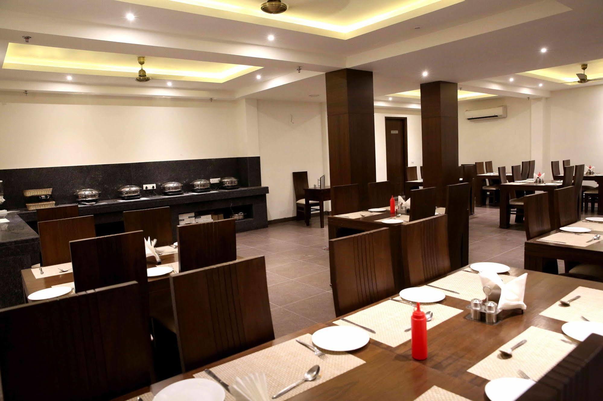 The Raj Vilas Agra  Exterior photo